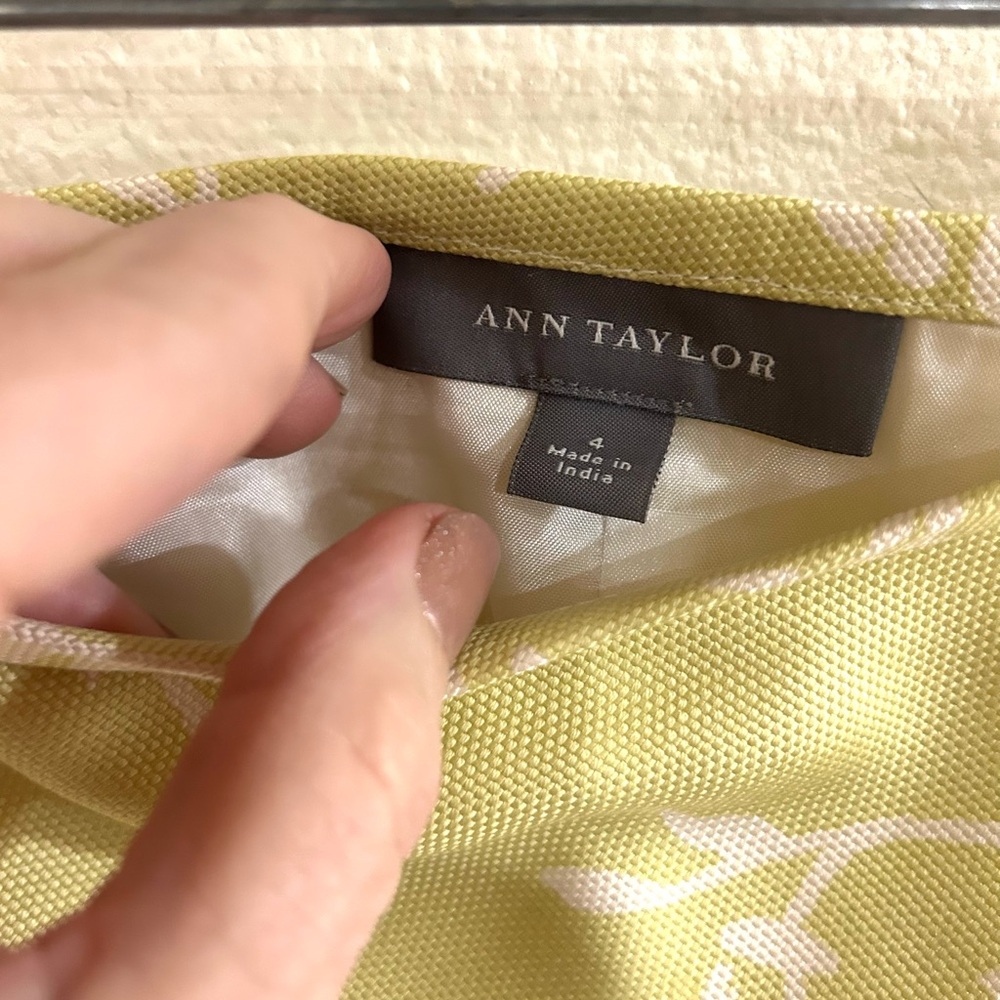 Ann Taylor skirt size 4 - Picture 3 of 4